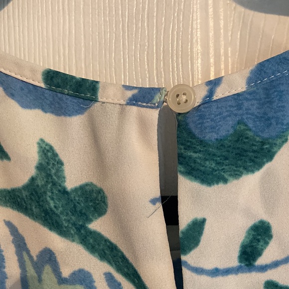 Floral Top - Picture 5 of 5